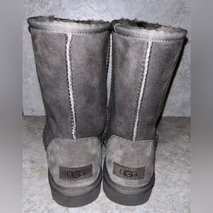 Almost NEW UGG boots only wore once to try on. Super warm and comfortable!!